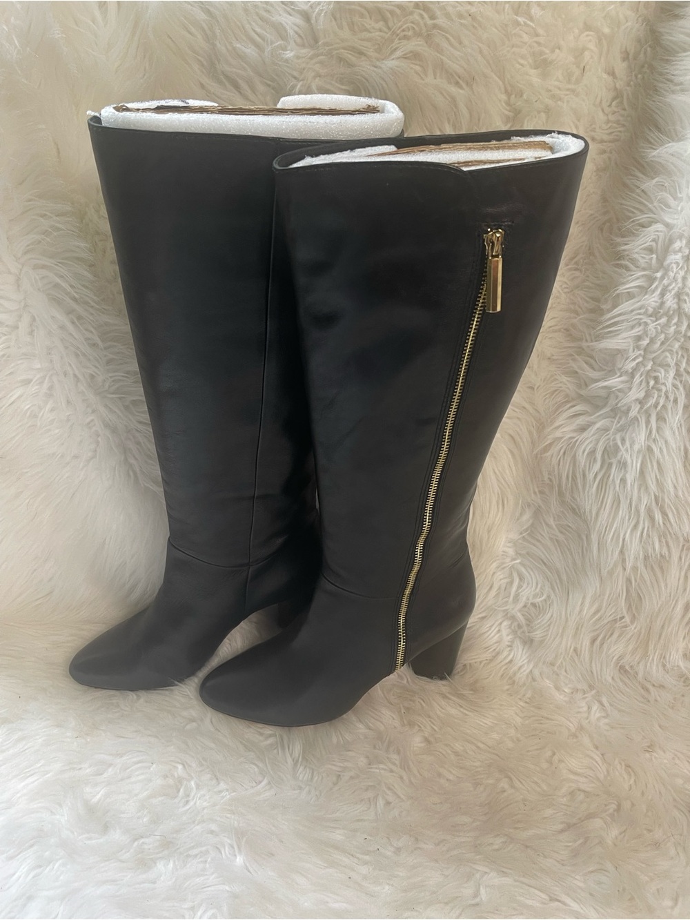 Louise et Cie  leather Black Knee-High heel Boots with Gold tone side Zipper SZ9